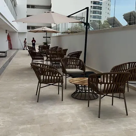 Lujoso En A Pocos Pasos Del Aeropuerto Apartamento *