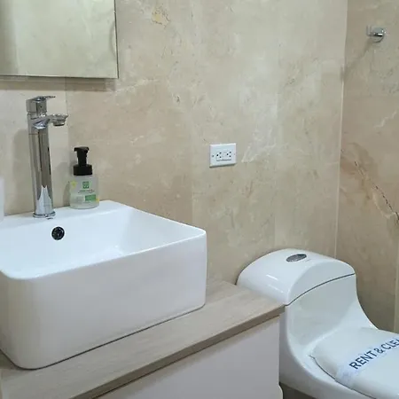 Apartamento Lujoso En A Pocos Pasos Del Aeropuerto *