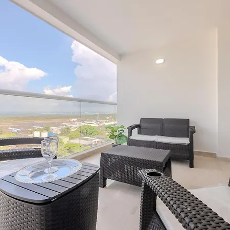 Apartamento Lujoso En A Pocos Pasos Del Aeropuerto Cartagena