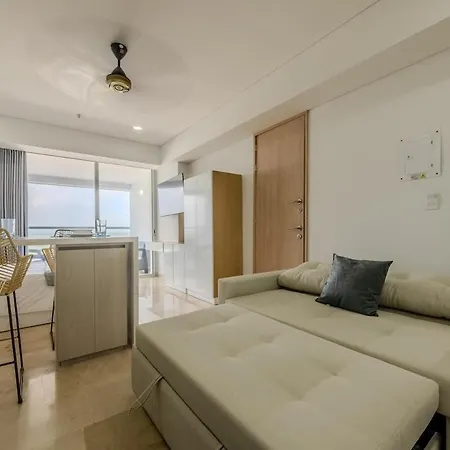 Lujoso En A Pocos Pasos Del Aeropuerto Apartamento